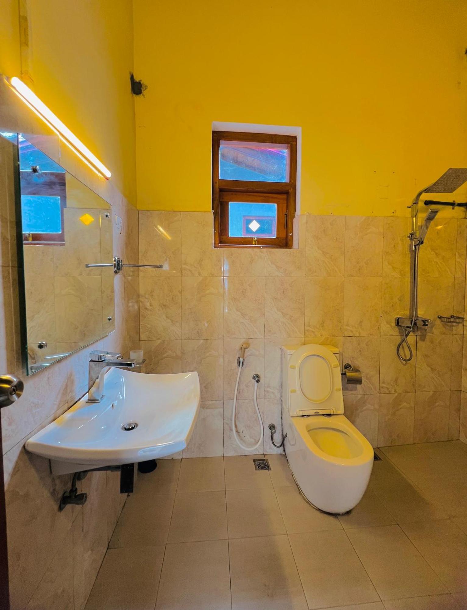 Malwaththa Mount Villa Kandy Bagian luar foto