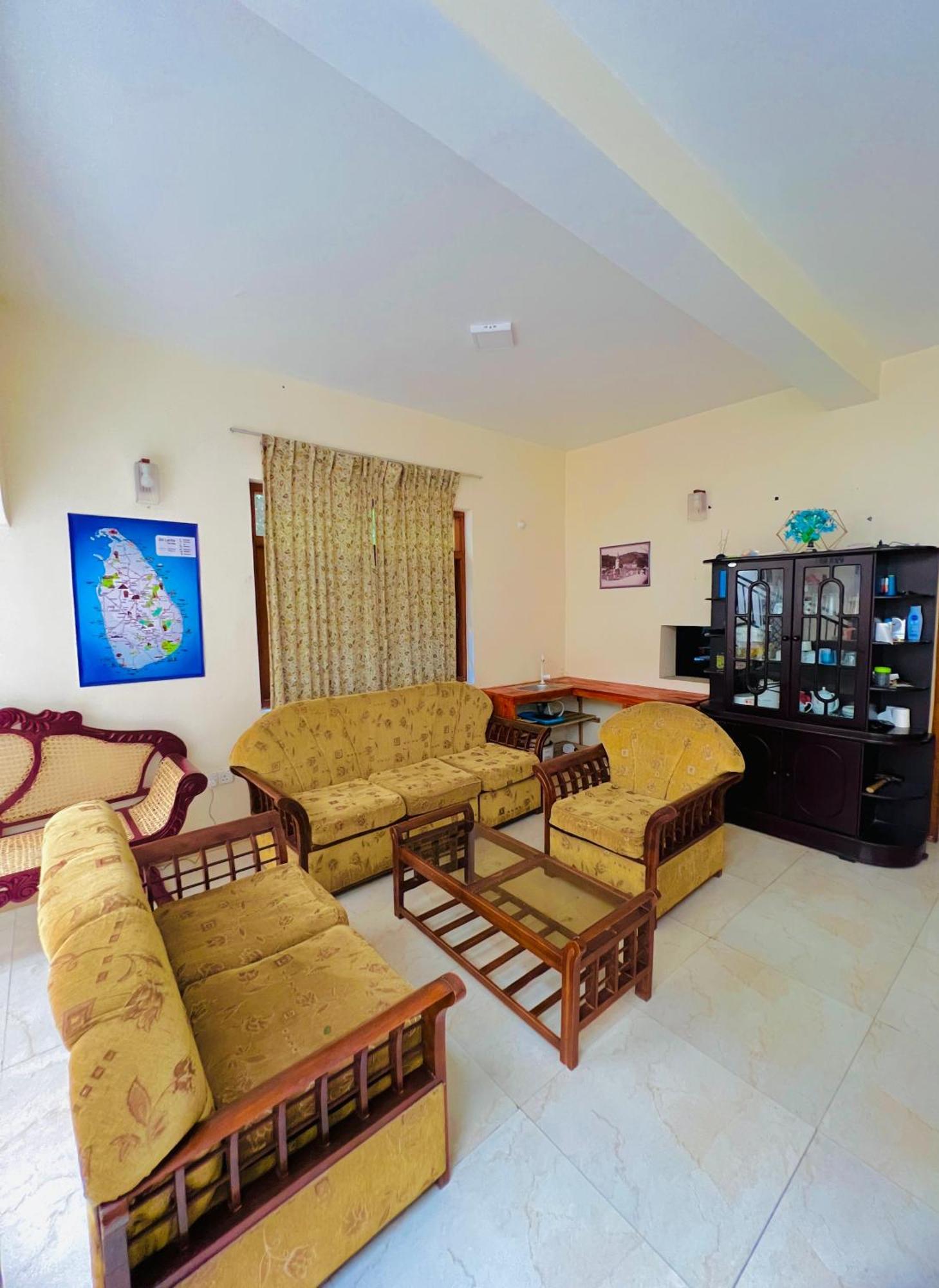 Malwaththa Mount Villa Kandy Bagian luar foto